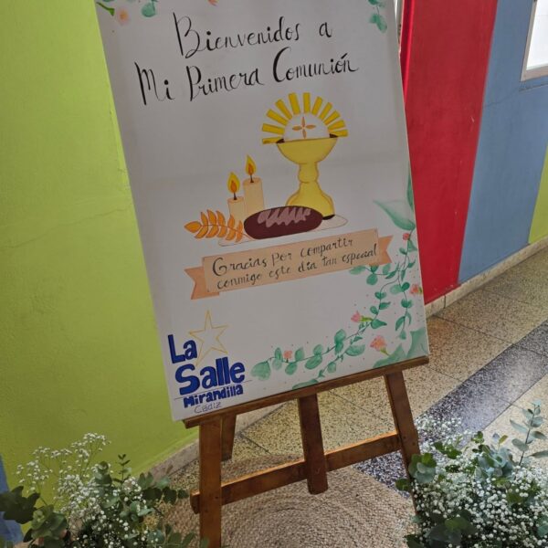 El Colegio celebra las Primeras Comuniones de los alumnos de 4º de Primaria.