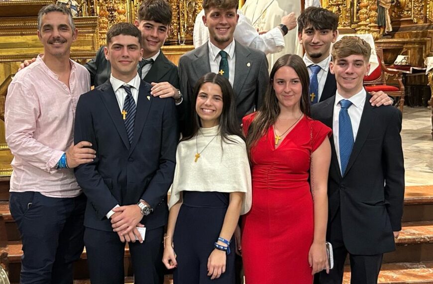 Nuestros jóvenes celebran el Sacramento de la Confirmación en la Iglesia de San Lorenzo